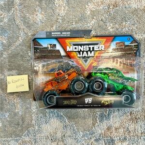 Monster Jam Bog Hog & King Sling Truck Set - Orange and Green